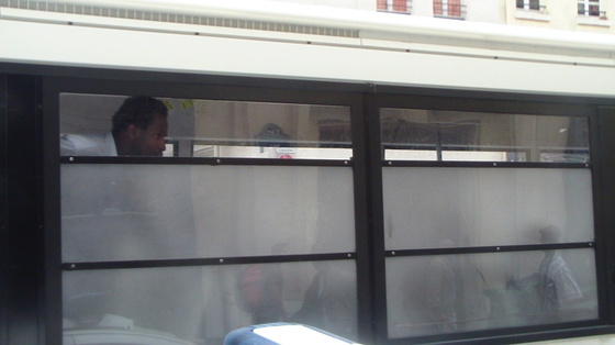 Ould Abdel Aziz,défié et humilié à Paris(Videos) Ould Abdel Aziz,défié et humilié à Paris(Videos)