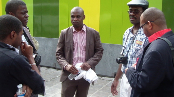 Ould Abdel Aziz,défié et humilié à Paris(Videos) Ould Abdel Aziz,défié et humilié à Paris(Videos)