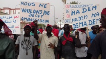 Sit-in devant l’ambassade du Sénégal à Nouakchott : la « folle colère » des sénégalais de Mauritanie Sit-in devant l’ambassade du Sénégal à Nouakchott : la « folle colère » des sénégalais de Mauritanie