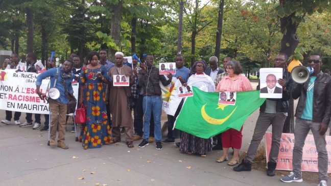 Soutien aux détenus d'IRA: Manifestation devant l’Assemblée Nationale en France Soutien aux détenus d'IRA: Manifestation devant l’Assemblée Nationale en France