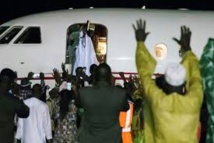 L'ex-président gambien Jammeh s'envole pour l'exil, après 22 ans au pouvoir