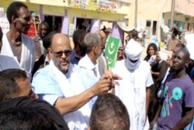 Jémil Mansour dans la rue pour mobiliser les citoyens contre la mutilation du drapeau national