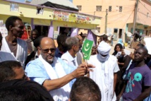 Jémil Mansour dans la rue pour mobiliser les citoyens contre la mutilation du drapeau national