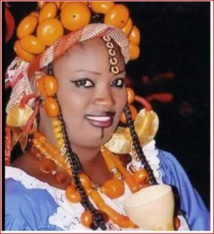 Mali : Aissatou Sidibé ambitionne de promouvoir l’élégance peule à travers les tenues traditionnelles et les parures