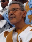 Ely Cheikh O. Mome accueille Ahmed, avant le meeting d'Atar Ely Cheikh O. Mome accueille Ahmed, avant le meeting d'Atar