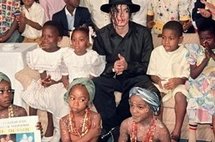 Vidéo: Un village ivoirien réclame le corps de son "fils", le prince Michael Jackson