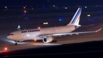 PANNE DES ENGINS DE DÉCHARGEMENT DES BAGAGES DE L’AÉROPORT OUMTOUNSY…. AIR FRANCE REPART AVEC LES BAGAGES