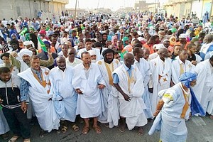 Nouadhibou : des milliers de personnes manifestent contre le référendum constitutionnel (Photoreportage) Nouadhibou : des milliers de personnes manifestent contre le référendum constitutionnel (Photoreportage)