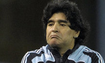 Maradona perd ses boucles Maradona perd ses boucles