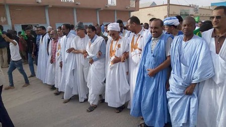 Arafat/Sebkha : La police tabasse les leaders de l’opposition qui manifestait contre le référendum (En IMAGES) Arafat/Sebkha : La police tabasse les leaders de l’opposition qui manifestait contre le référendum (En IMAGES)