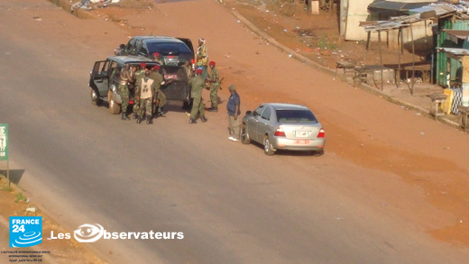 Photos - GUINEE Poignardé en pleine rue par un militaire, la preuve en images Photos - GUINEE Poignardé en pleine rue par un militaire, la preuve en images