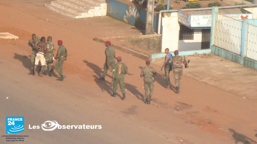 Photos - GUINEE Poignardé en pleine rue par un militaire, la preuve en images Photos - GUINEE Poignardé en pleine rue par un militaire, la preuve en images