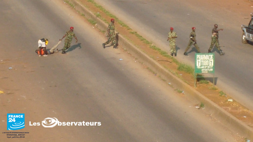 Photos - GUINEE Poignardé en pleine rue par un militaire, la preuve en images Photos - GUINEE Poignardé en pleine rue par un militaire, la preuve en images