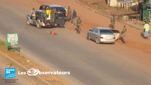 Photos - GUINEE Poignardé en pleine rue par un militaire, la preuve en images Photos - GUINEE Poignardé en pleine rue par un militaire, la preuve en images