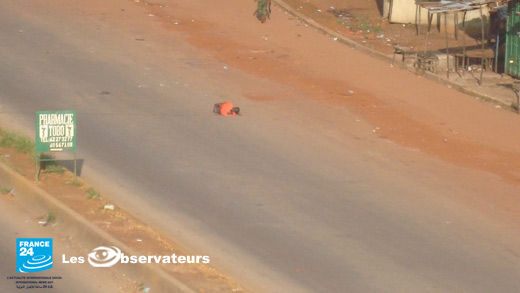 Photos - GUINEE Poignardé en pleine rue par un militaire, la preuve en images Photos - GUINEE Poignardé en pleine rue par un militaire, la preuve en images