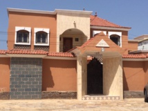 Bouamatou offre une villa à Maalouma Bouamatou offre une villa à Maalouma