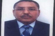 DES FOULES EN COLÈRE MANIFESTENT LEUR SOLIDARITÉ AVEC UN SÉNATEUR ÉMINENT DES FOULES EN COLÈRE MANIFESTENT LEUR SOLIDARITÉ AVEC UN SÉNATEUR ÉMINENT