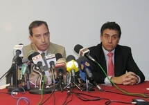 L’ambassadeur d’Espagne en Mauritanie tient une conférence de presse :« Nous sommes disposés à fournir des moyens substantiels pour aider à la recherche des otages » L’ambassadeur d’Espagne en Mauritanie tient une conférence de presse :« Nous sommes disposés à fournir des moyens substantiels pour aider à la recherche des otages »