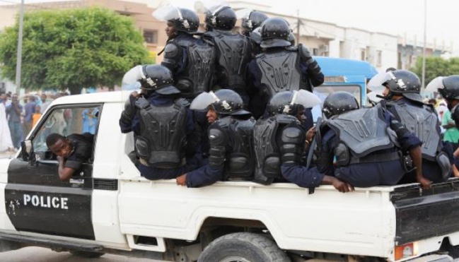 Mauritanie : le sit-in des sénateurs réprimé par la police et le matériel photographique confisqué Mauritanie : le sit-in des sénateurs réprimé par la police et le matériel photographique confisqué