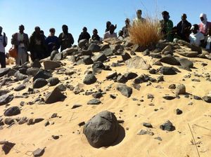"JE VOIS DEUX SOLDATS RUDOYER UN OFFICIER DE LA MARINE, LE SOUS-LIEUTENANT TAMBADOU ABDOULAYE"