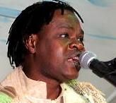 Avec Baba Maal Aleg danse le Yella .. Avec Baba Maal Aleg danse le Yella ..