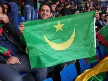 Stade Mohamed 5 : des supporters brandissent l’ancien drapeau mauritanien Stade Mohamed 5 : des supporters brandissent l’ancien drapeau mauritanien