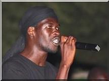 En concert au CCF de Nouakchott: Monza dénonce la volonté du gouvernement d’imposer l’arabe