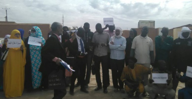 Des enseignants à Atar manifestent pour réclamer des indemnités Des enseignants à Atar manifestent pour réclamer des indemnités