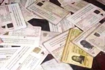 Les Cartes d'Identité Nationales vendues dans les marchés Les Cartes d'Identité Nationales vendues dans les marchés