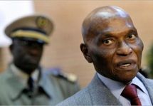 Wade joue les libérateurs de Clotilde Reiss