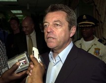 Alain Joyandet entame une mini-tournée africaine