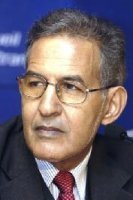 Ahmed Ould Daddah, au Ghana, pour assister à une réunion de l’Internationale Socialiste