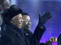 Nelson Mandela vient saluer le Football City Stadium