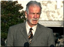 Le pasteur Jones menace de renoncer à l'annulation de l'autodafé