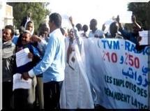 Manifestation devant la présidence d’employés du secteur de la pesse publique
