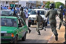 La police disperse violement une marche de la jeunesse du 25 février