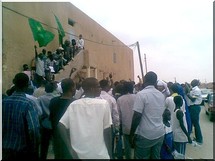 Des jeunes manifestent devant le centre d’état civil de Sebkha - [Reportage Photos]