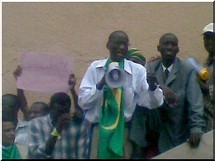 Des jeunes manifestent devant le centre d’état civil de Sebkha - [Reportage Photos]