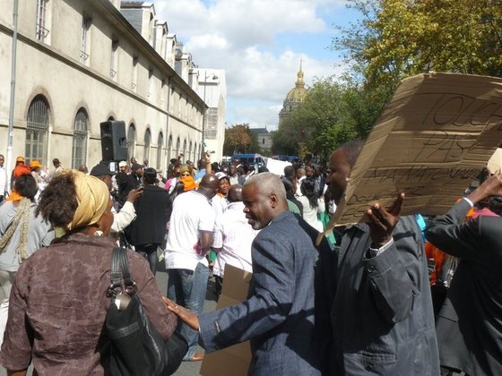 MANIFESTATION DEVANT LE SIÈGE DE L'UNESCO A PARIS DES REPRÉSENTANTS DE L'OPPOSITION MAURITANIENNE 