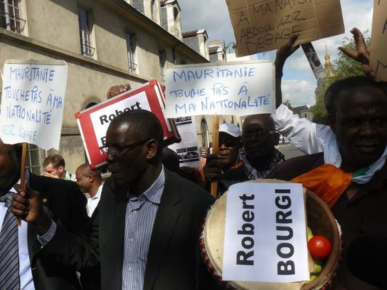 MANIFESTATION DEVANT LE SIÈGE DE L'UNESCO A PARIS DES REPRÉSENTANTS DE L'OPPOSITION MAURITANIENNE 