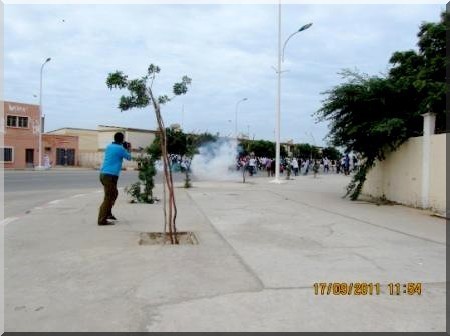 Après plus d’une heure de détention, 11 manifestants qui marchaient contre le recensement ont été libérés.