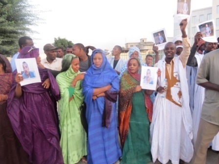 Les militants de l’IRA-Mauritanie protestent devant l’Assemblée Nationale (Reportage Photos)