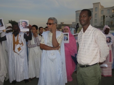 Les militants de l’IRA-Mauritanie protestent devant l’Assemblée Nationale (Reportage Photos)