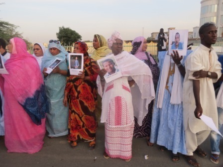 Les militants de l’IRA-Mauritanie protestent devant l’Assemblée Nationale (Reportage Photos)