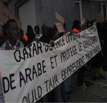 Les mauritaniens de belgique devant l'Ambassade du Qatar