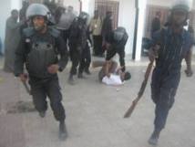 Arrestations de jeunes réclamant le départ du président Aziz