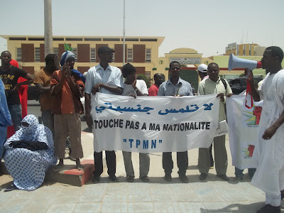 Sit-in organisé par IRA et soutenu par TPMN et SOS-Esclaves! Mardi 07aout 2012!