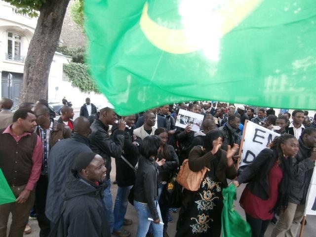 Manifestation devant le parlement français pour dénoncer l’enrôlement en cours à Paris  le mardi 14 mai 2013 (Photos)