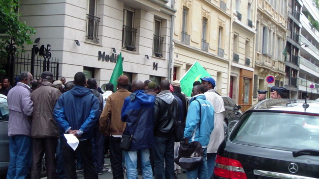 Sit-in devant l'ambassade de la Mauritanie le mercredi 29 mai 2013 à Paris (Video)