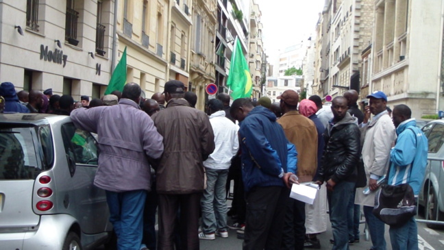 Sit-in devant l'ambassade de la Mauritanie le mercredi 29 mai 2013 à Paris (Video)
